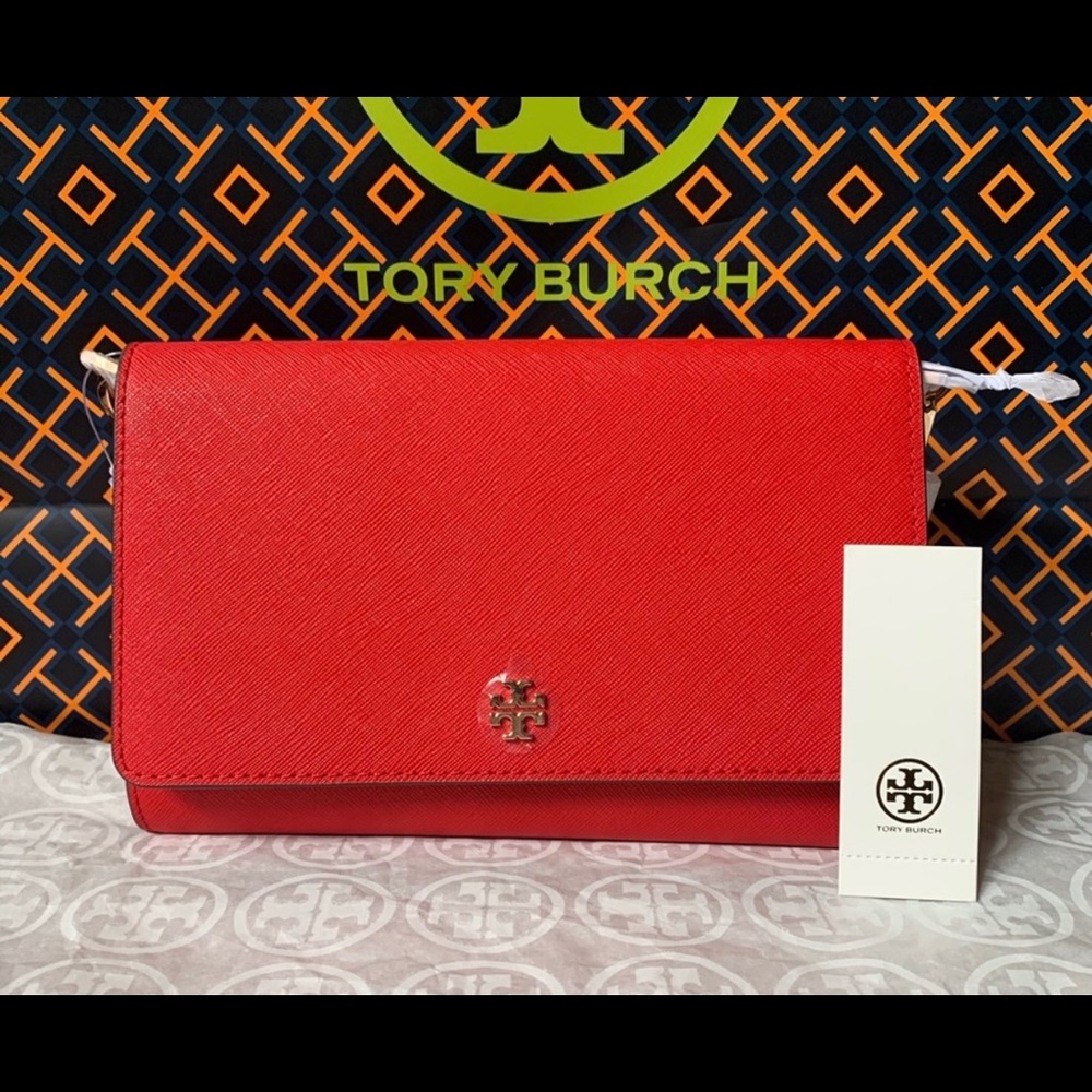 Emerson Chain Wallet ❤️
Brilliant red